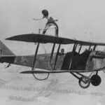 映画　「華麗なるヒコーキ野郎」第１次世界大戦後、戦闘機のパイロットの中には、新たに曲技飛行に命を懸けるものが出ました。
