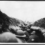 映画　「1917　命をかけた伝令」味方の大隊がドイツ軍の仕掛けた罠にはまったことを知らせるため、二人の伝令兵が前線に向かって走るのだが。